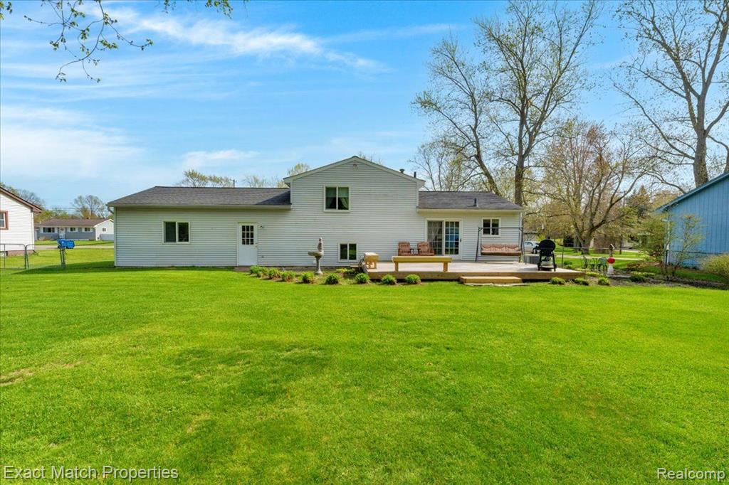 7180 HOWELL Avenue, Waterford, MI 48327 — Photo 10