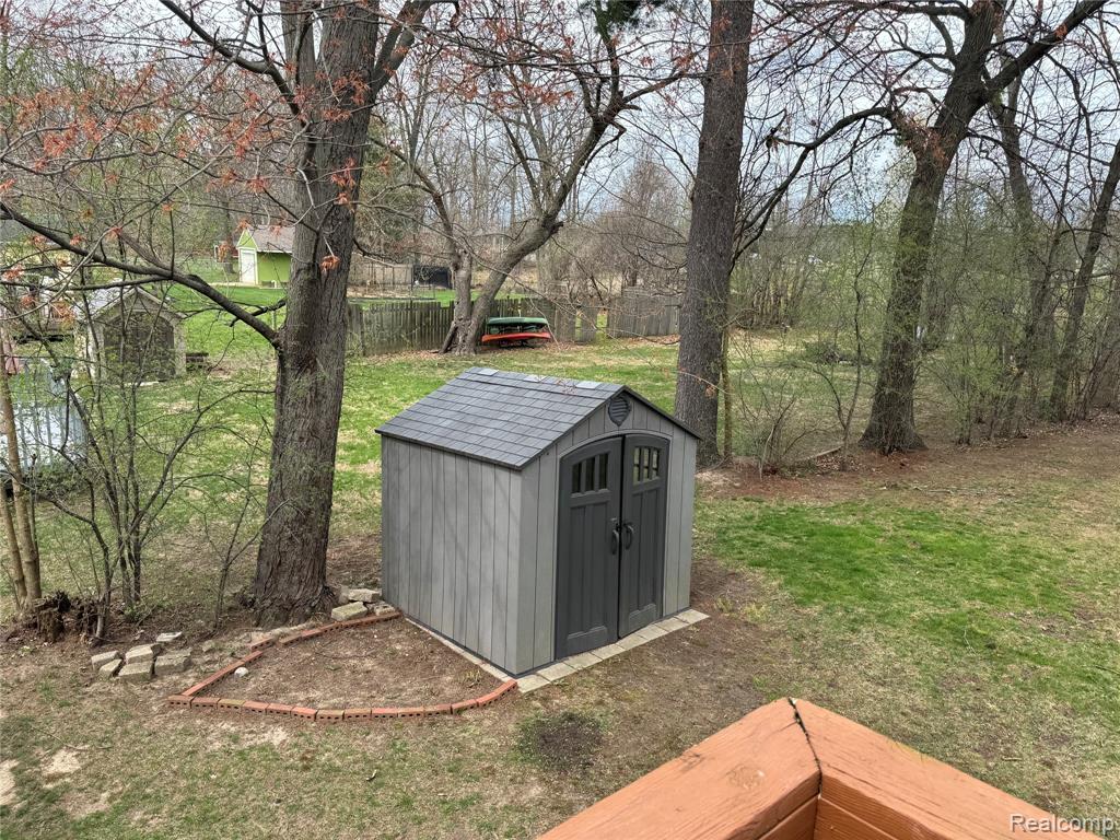 8360 Arlis Street, Commerce Twp, MI 48382 — Photo 7