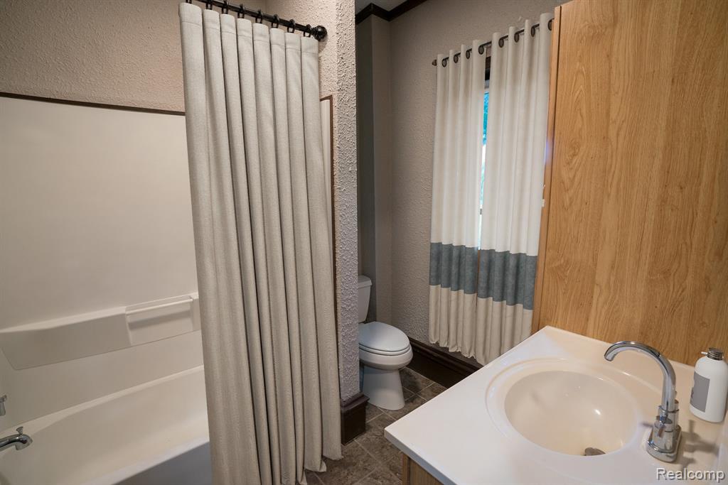 8051 Coyle Road, Whitmore Lake, MI 48189 — Photo 15