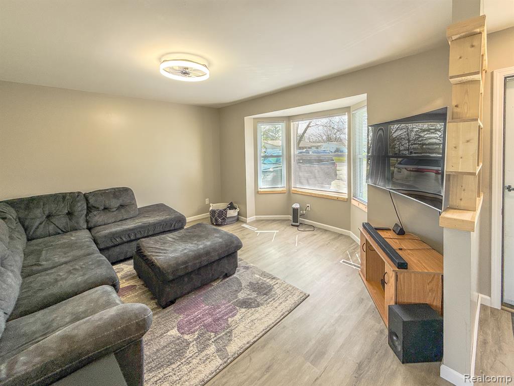 5505 FLORIA Drive, Swartz Creek, MI 48473 — Photo 4