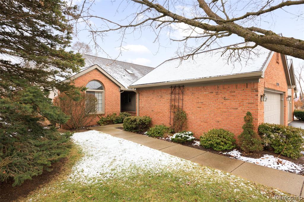 970 Ridge Court, Brighton, MI 48116 — Photo 2
