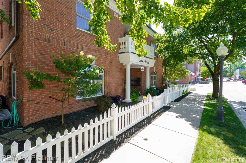 206 E Liberty Street, Milford, MI 48381 — Photo 7