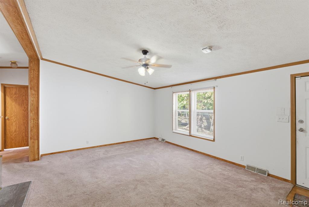 990 Voorheis Road, Waterford, MI 48328 — Photo 6