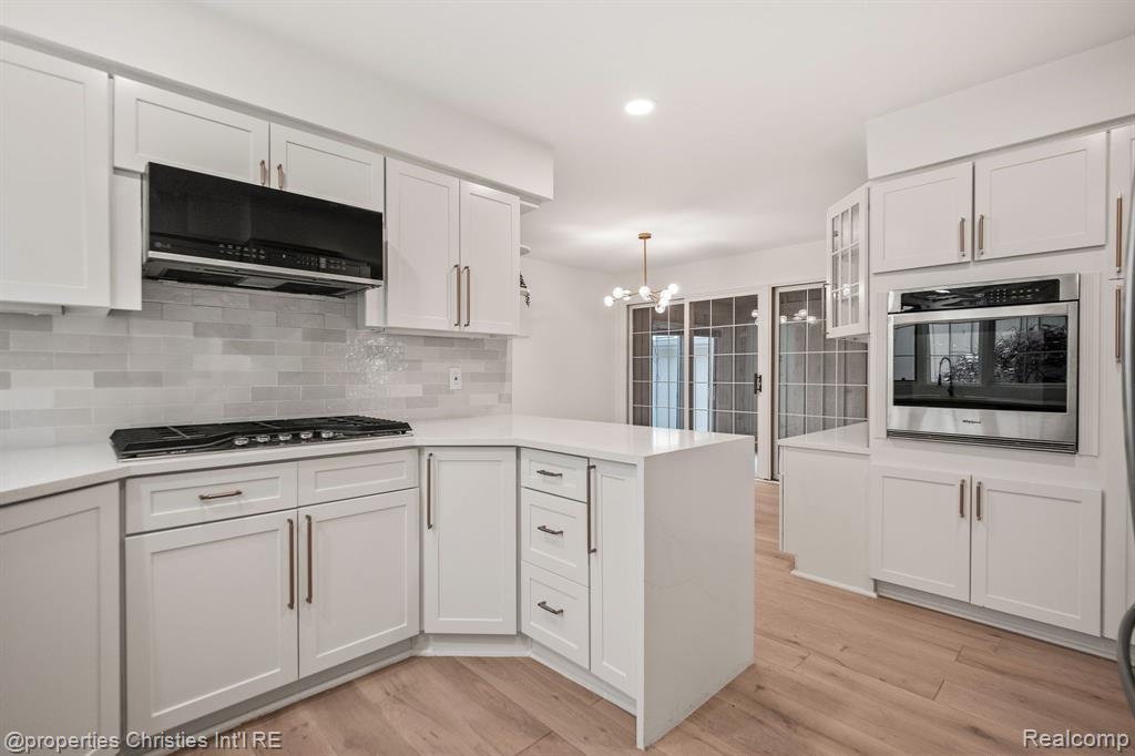 2459 HICKORY GLEN Drive, Bloomfield Hills, MI 48304 — Photo 15