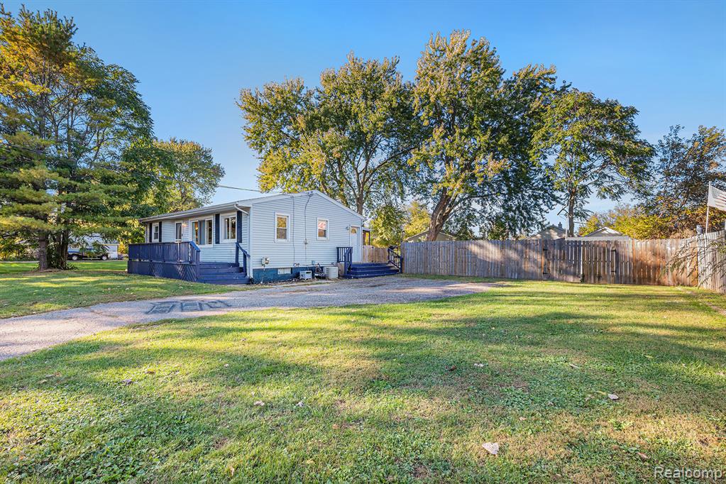 6041 Roberta Street, Burton, MI 48509 — Photo 3