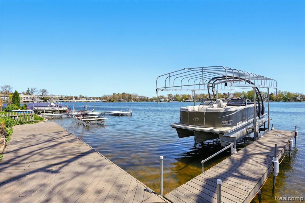 807 PINE TREE Road W, Lake Orion, MI 48362 — Photo 26