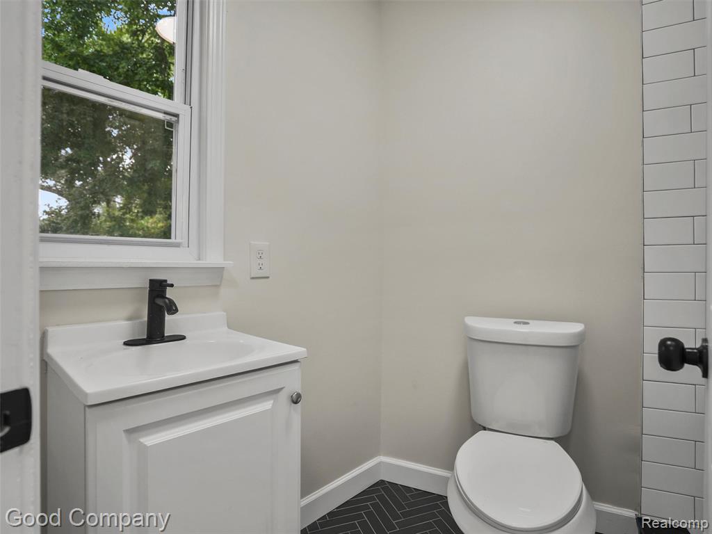 94 W Evelyn Avenue, Hazel Park, MI 48030 — Photo 12