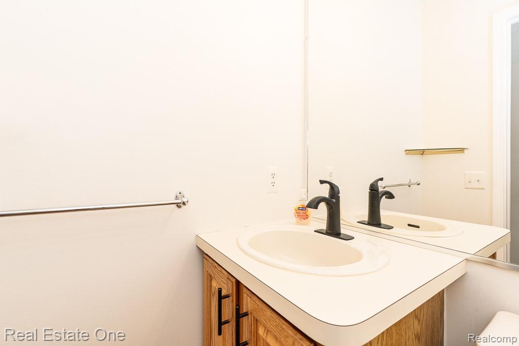619 Whitney Drive, Rochester Hills, MI 48307 — Photo 25