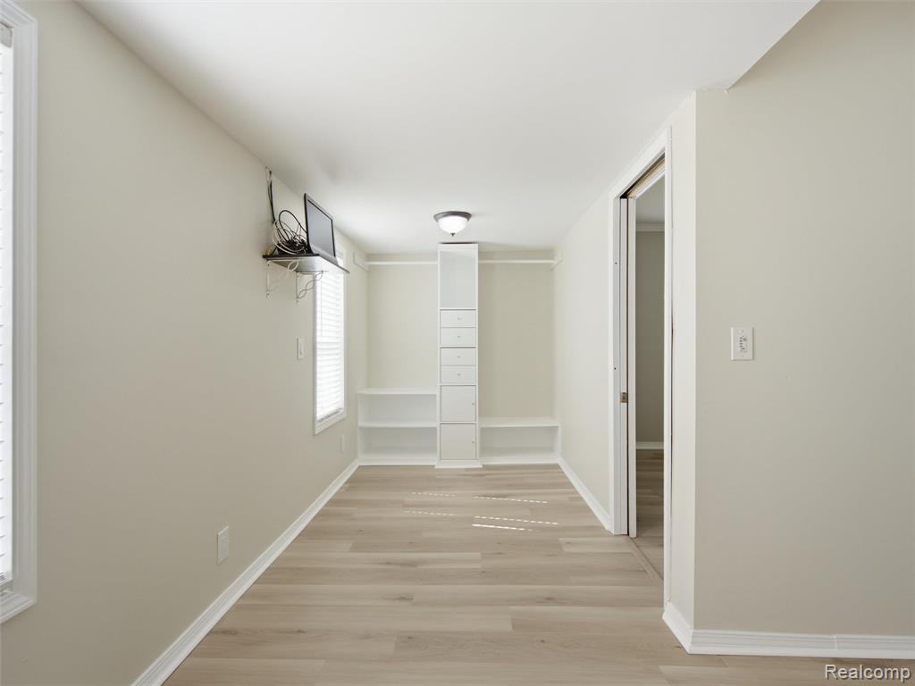 84 W End Avenue, Waterford, MI 48328 — Photo 16
