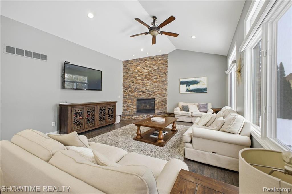 4157 Springbrook Drive, Sterling Heights, MI 48314 — Photo 13