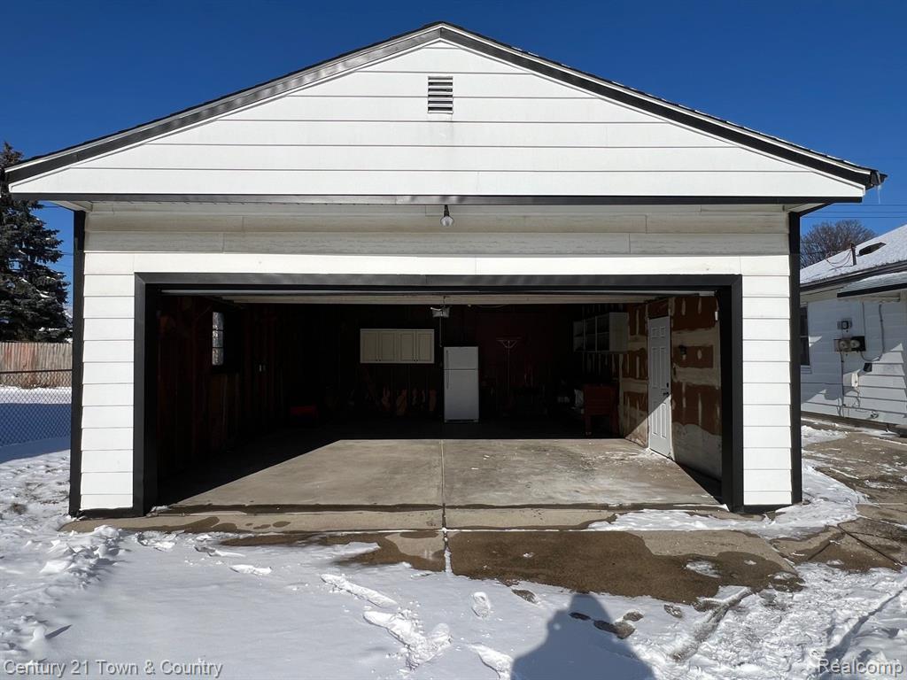 697 E ANNABELLE Avenue, Hazel Park, MI 48030 — Photo 27