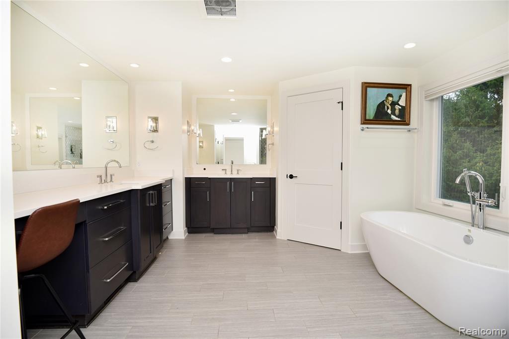 3029 S Westview Court, Bloomfield, MI 48304 — Photo 17
