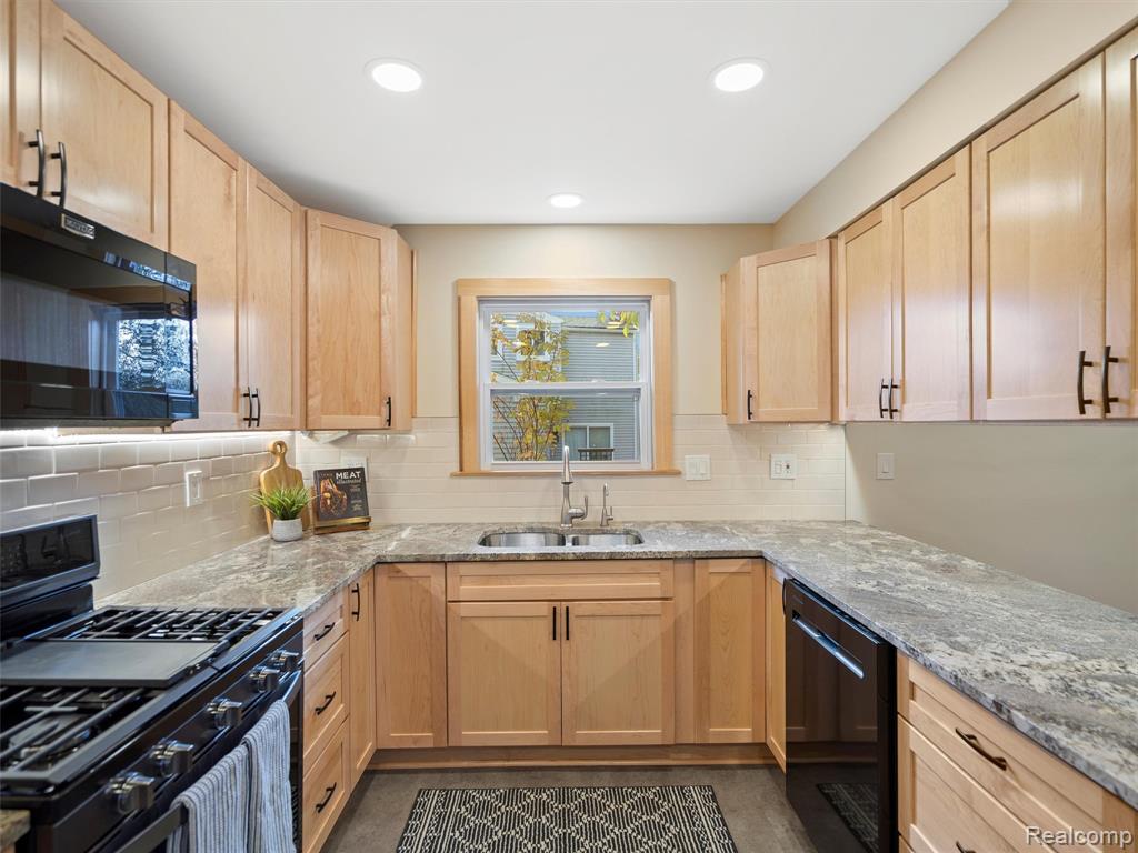 774 Southampton Court, Auburn Hills, MI 48326 — Photo 14