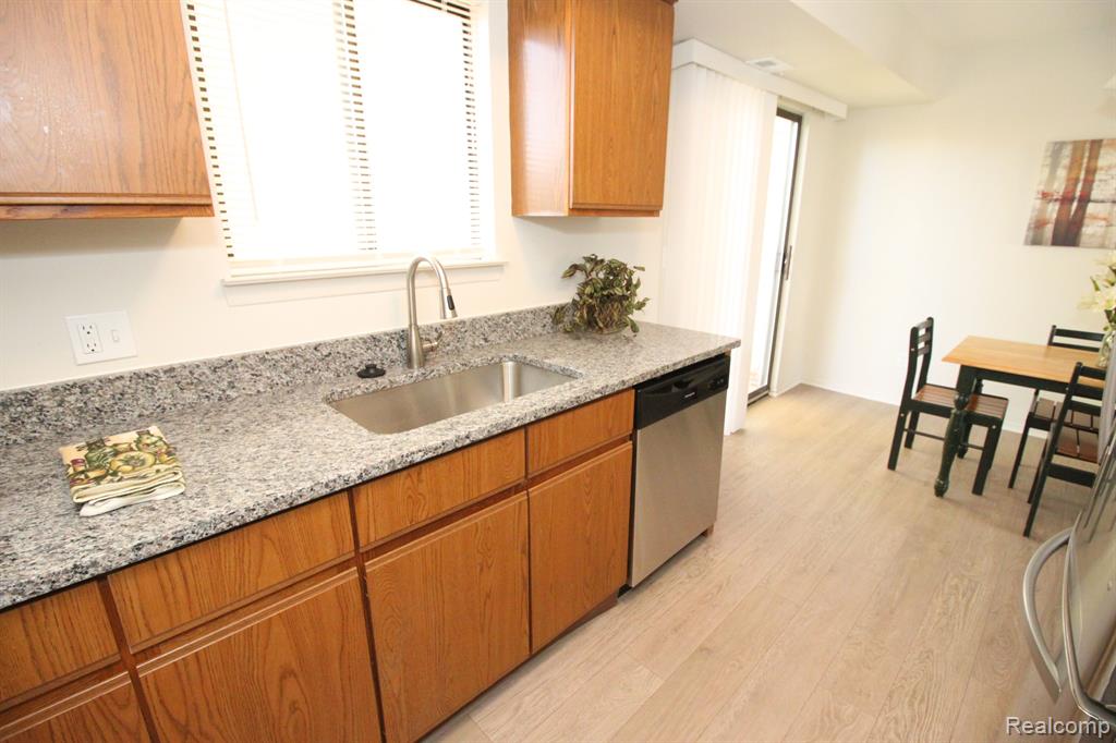 40831 HIGHPOINTE Drive, Clinton Twp, MI 48038 — Photo 10