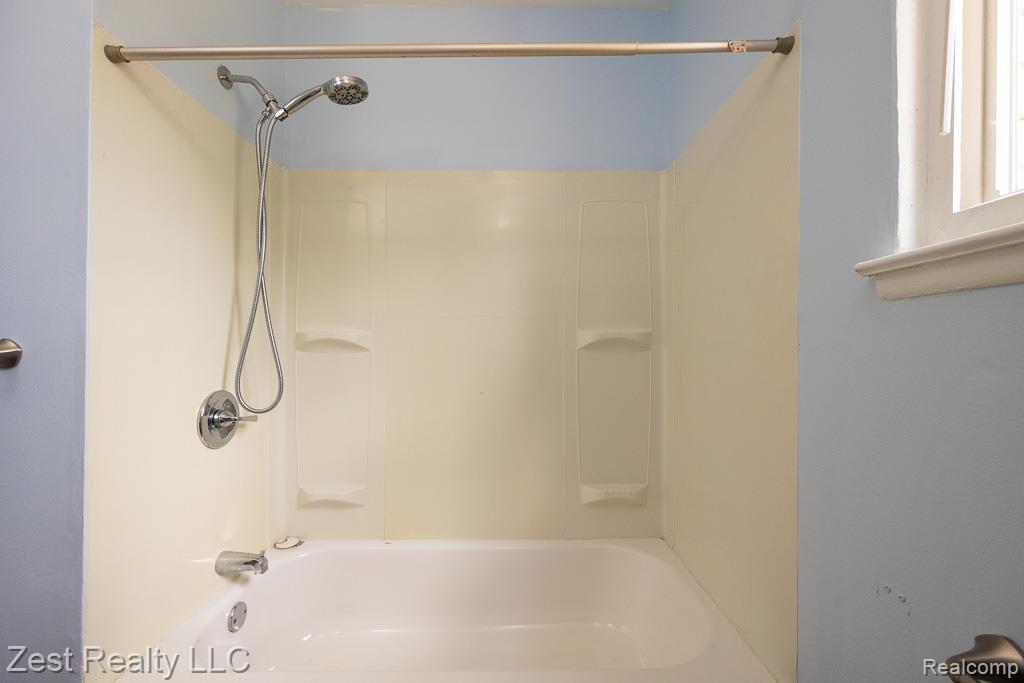 21040 Woodside Avenue, Ferndale, MI 48220 — Photo 9