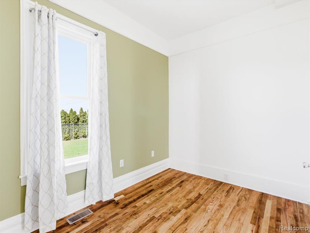 1618 MILITARY Street, Port Huron, MI 48060 — Photo 17