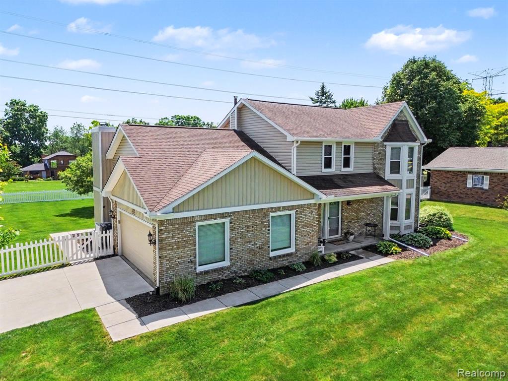 6433 Woodcrest Ridge, Clarkston, MI — front exterior