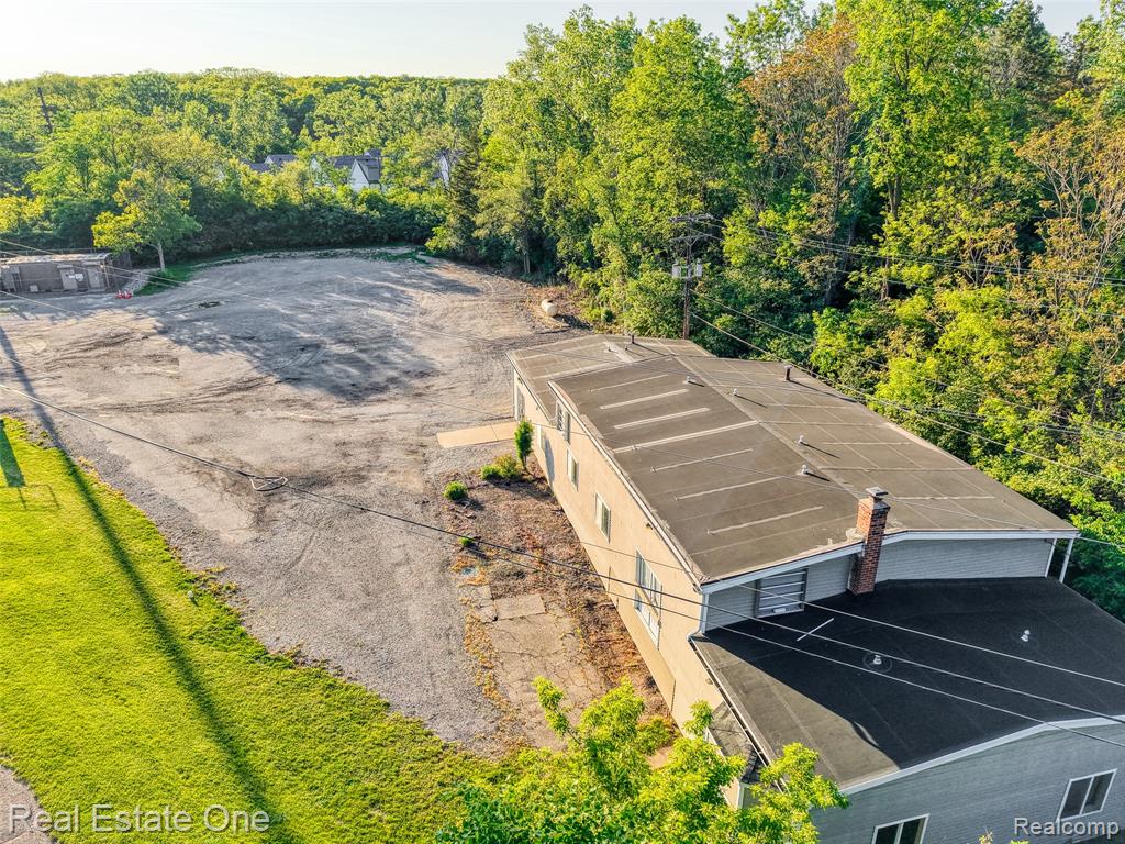 1621 Plymouth Road - Photo 3
