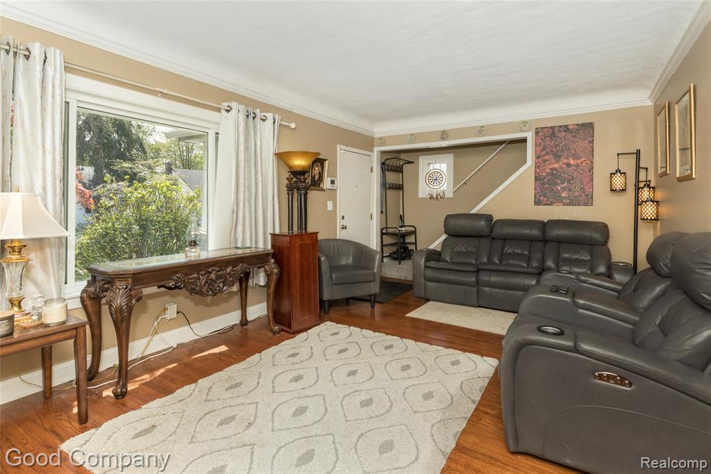 559 E Harry Avenue, Hazel Park, MI 48030 — Photo 3