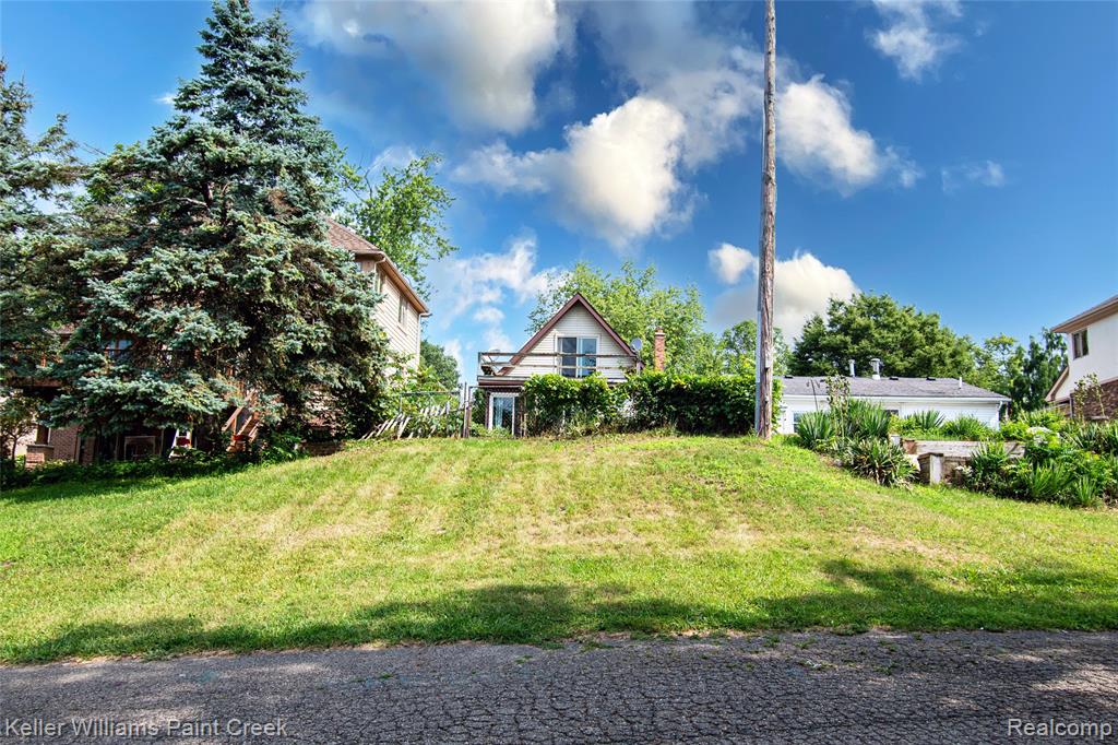 6903 Dandison Boulevard, West Bloomfield, MI 48324 — Photo 5