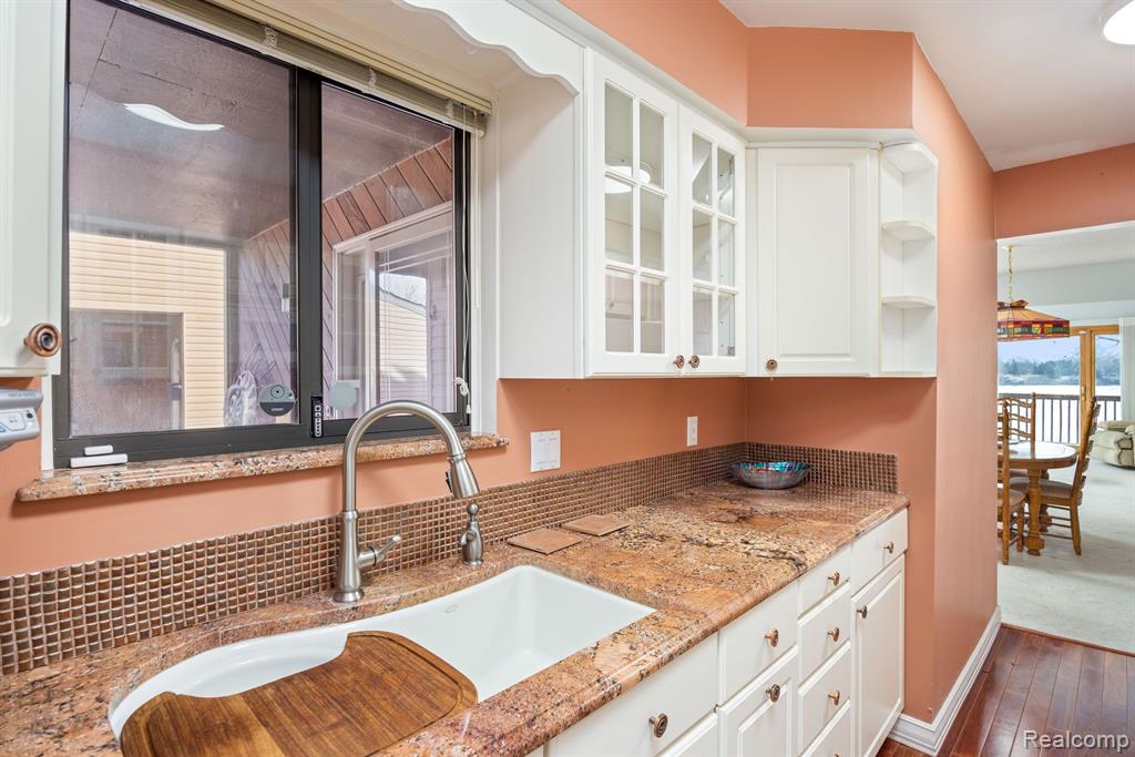 48041 BAYSHORE Drive, Belleville, MI 48111 — Photo 13