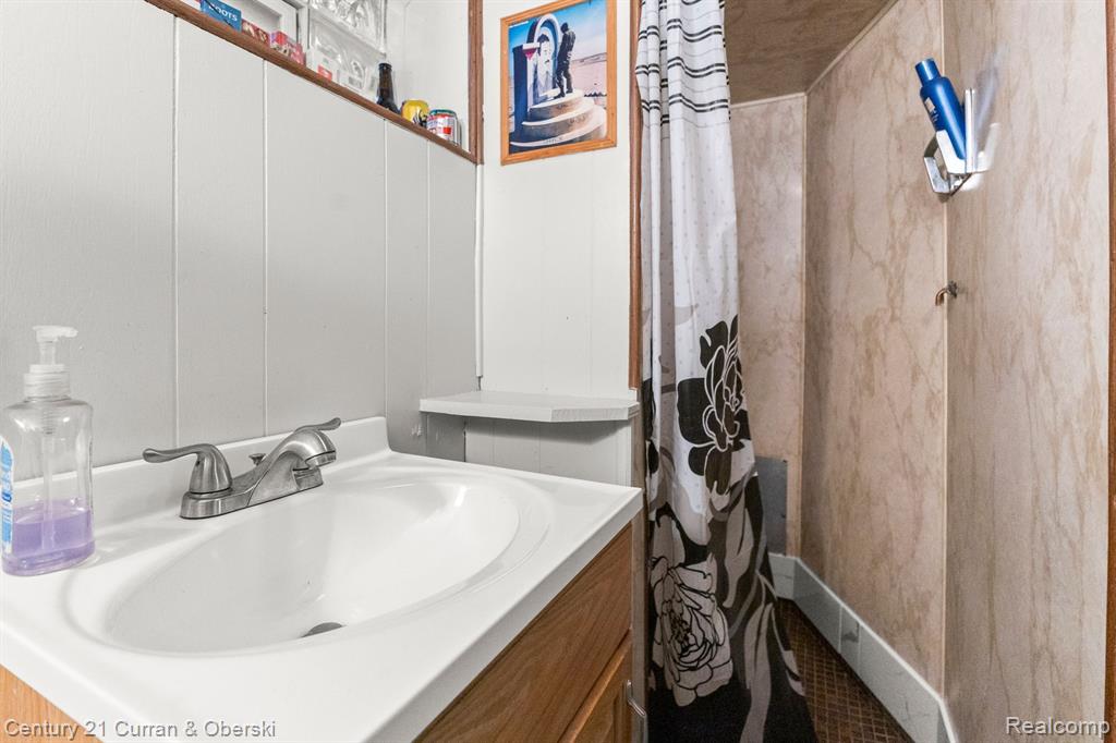 449 SPRUCE Street, Wyandotte, MI 48192 — Photo 36