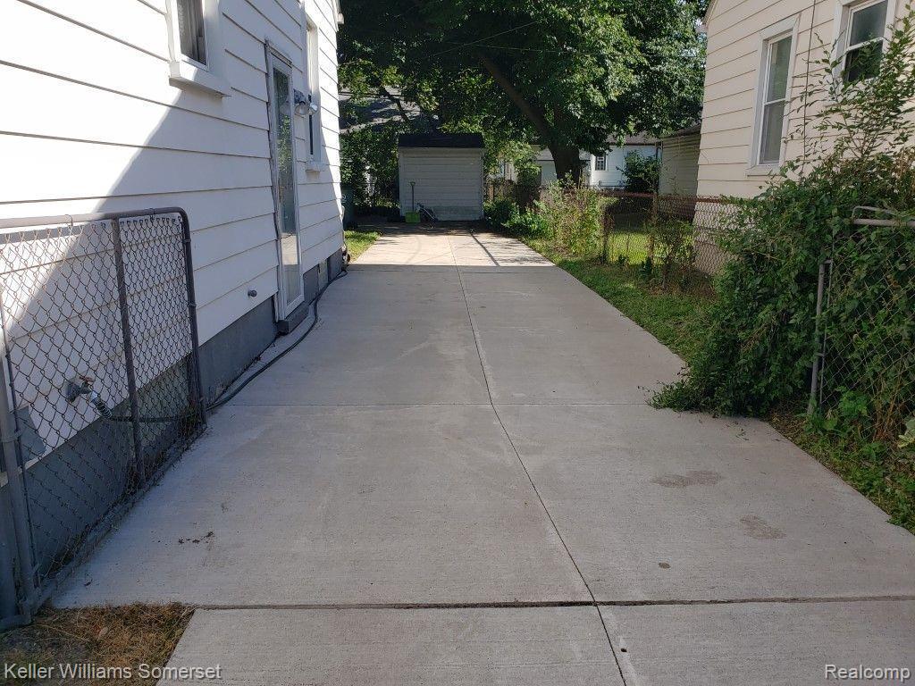 622 E 12 MILE Road, Royal Oak, MI 48073 — Photo 2
