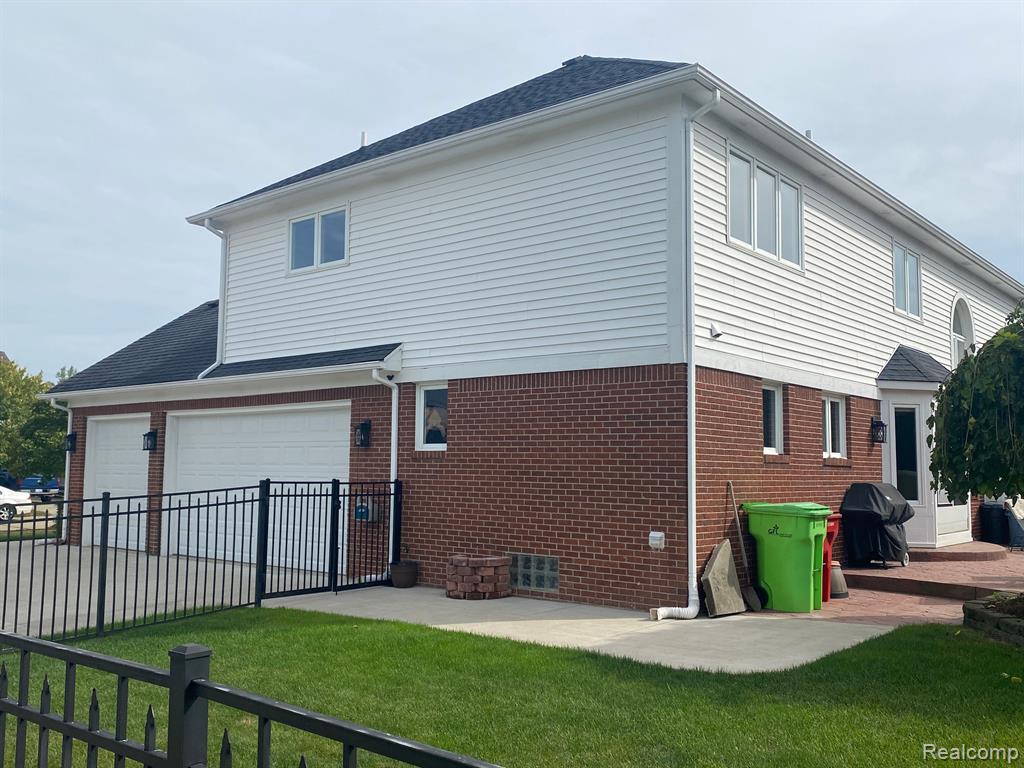 48701 LAFAYETTE Drive, Macomb, MI 48044 — Photo 11