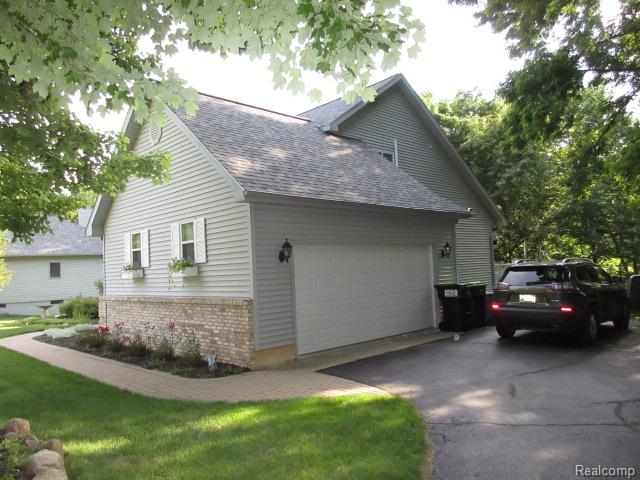 11356 Tall Shadows Court, Pinckney, MI 48169 — Photo 4