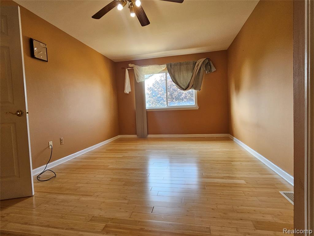 8596 Hampshire Drive, Sterling Heights, MI 48313 — Photo 12