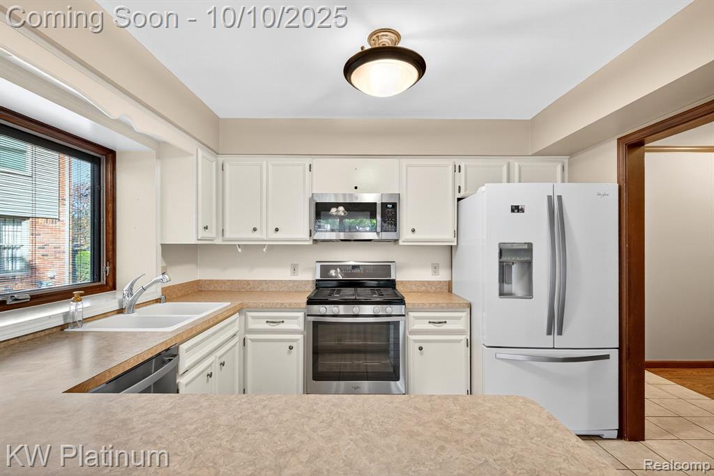 842 Timberline Drive, Rochester Hills, MI 48309 — Photo 13