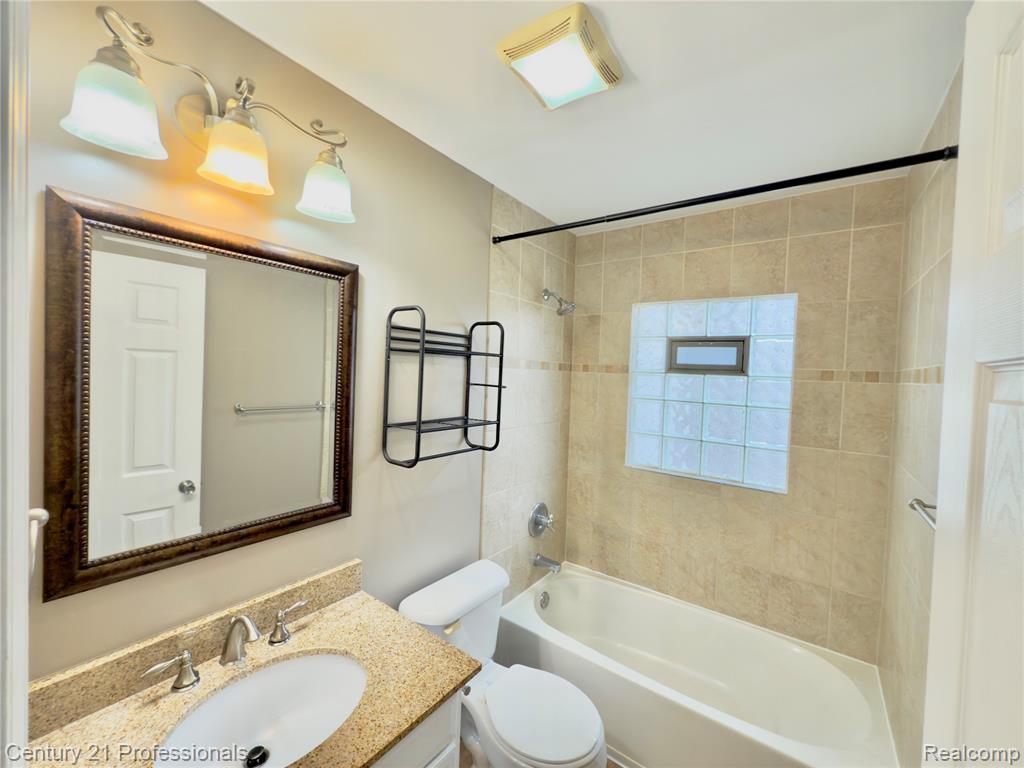 95 E Dallas Avenue, Madison Heights, MI 48071 — Photo 9