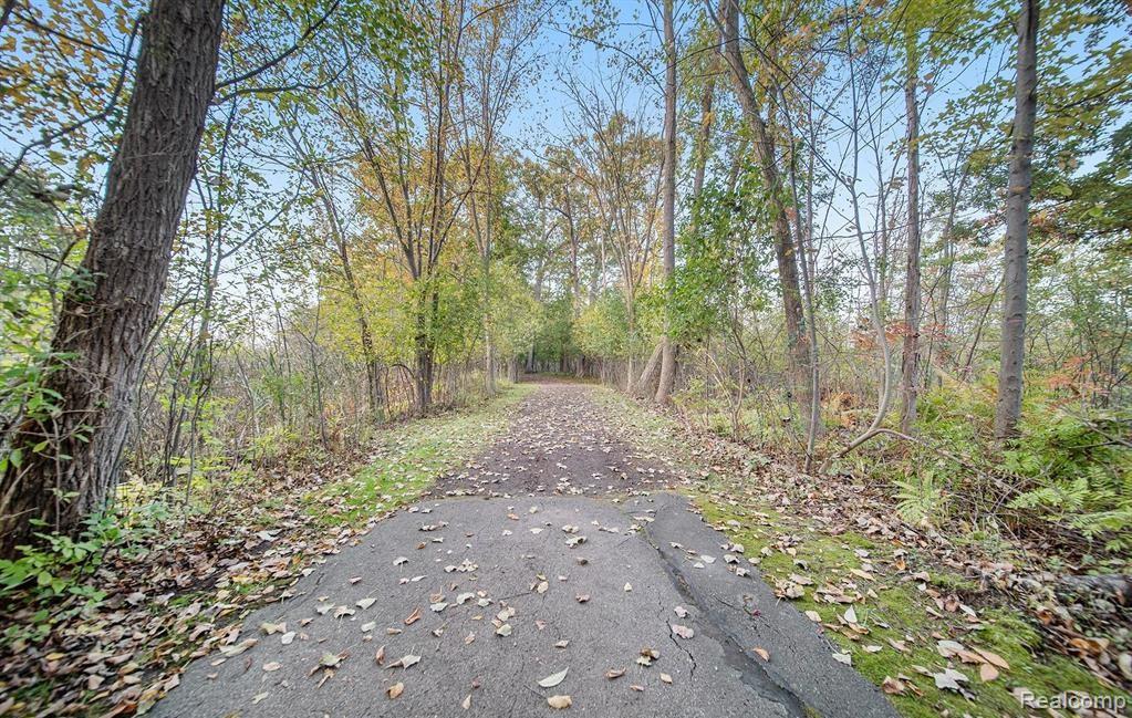 4956 Oak Hill Drive, 78, Waterford, MI 48329 — Photo 2