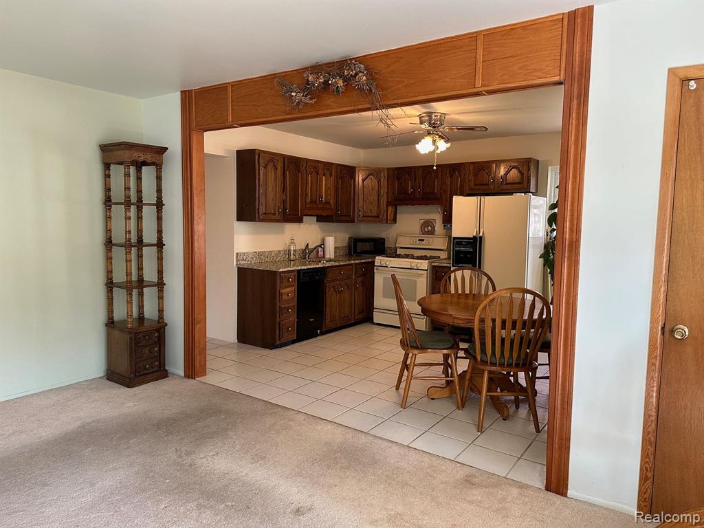 624 RIVERBANK Street, Lincoln Park, MI 48146 — Photo 14