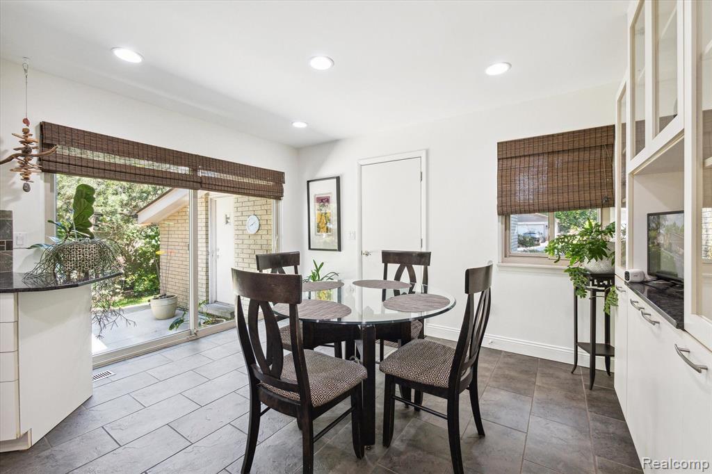 427 Rolling Green Circle S, Rochester Hills, MI 48309 — Photo 18