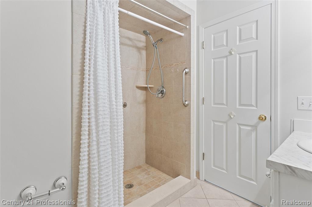 18344 Greenmeadow Drive, Clinton Twp, MI 48038 — Photo 17