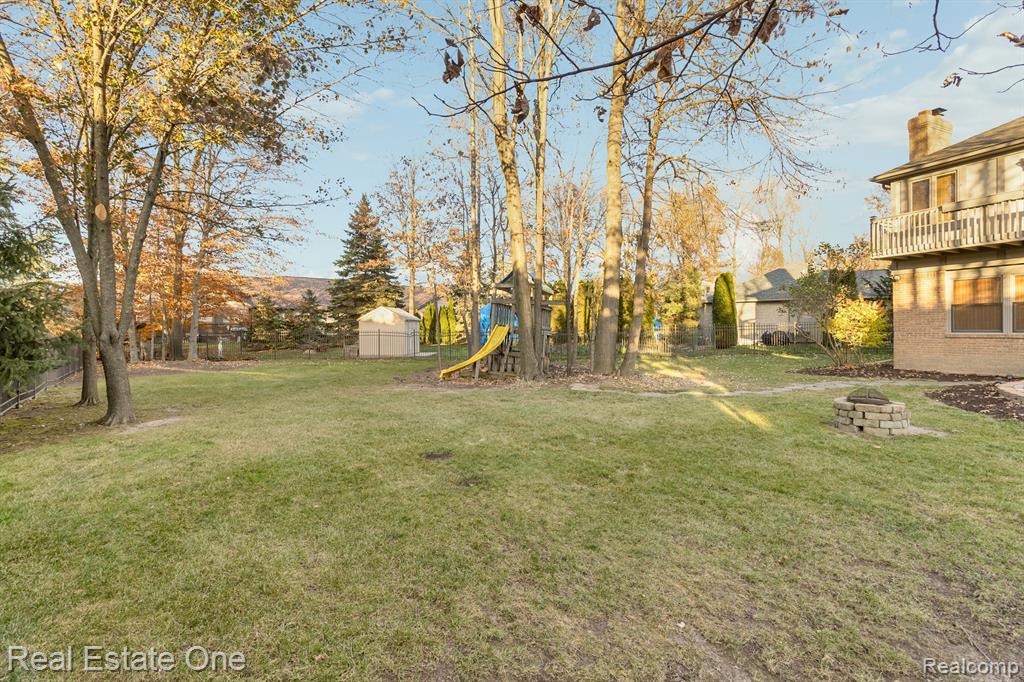 43581 NAVES Court, Clinton Twp, MI 48038 — Photo 49