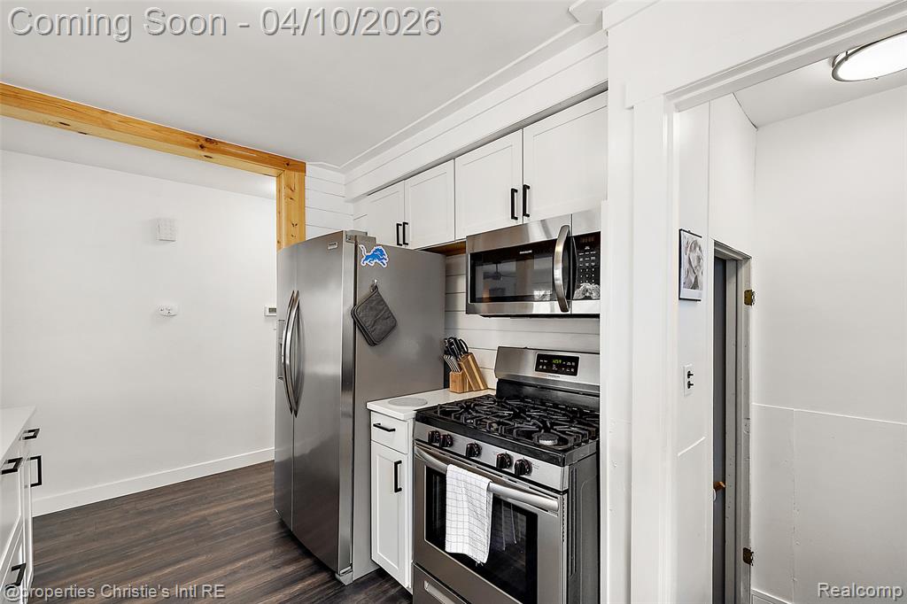24658 Roanoke Avenue, Oak Park, MI 48237 — Photo 17