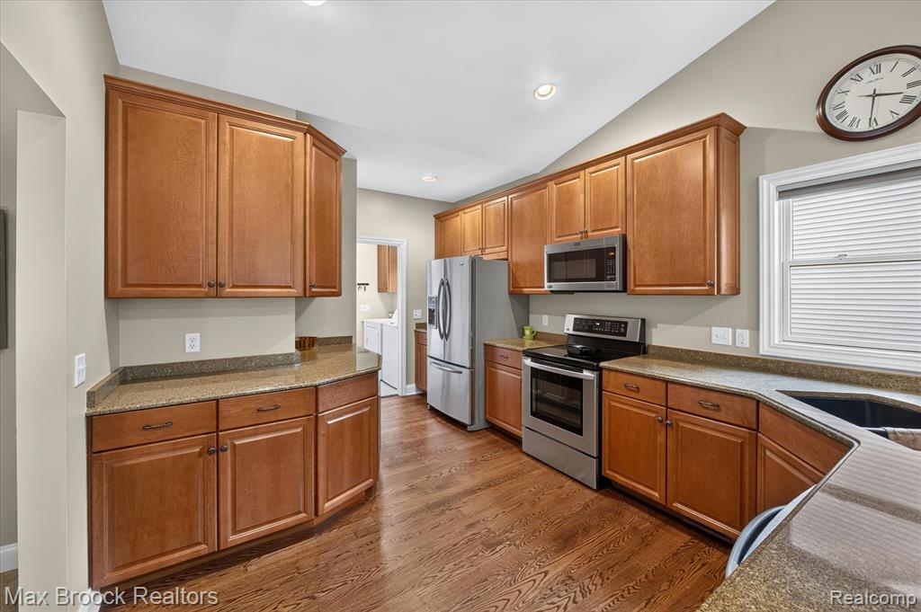 13141 Harbor Landings Drive, 76, Fenton, MI 48430 — Photo 16