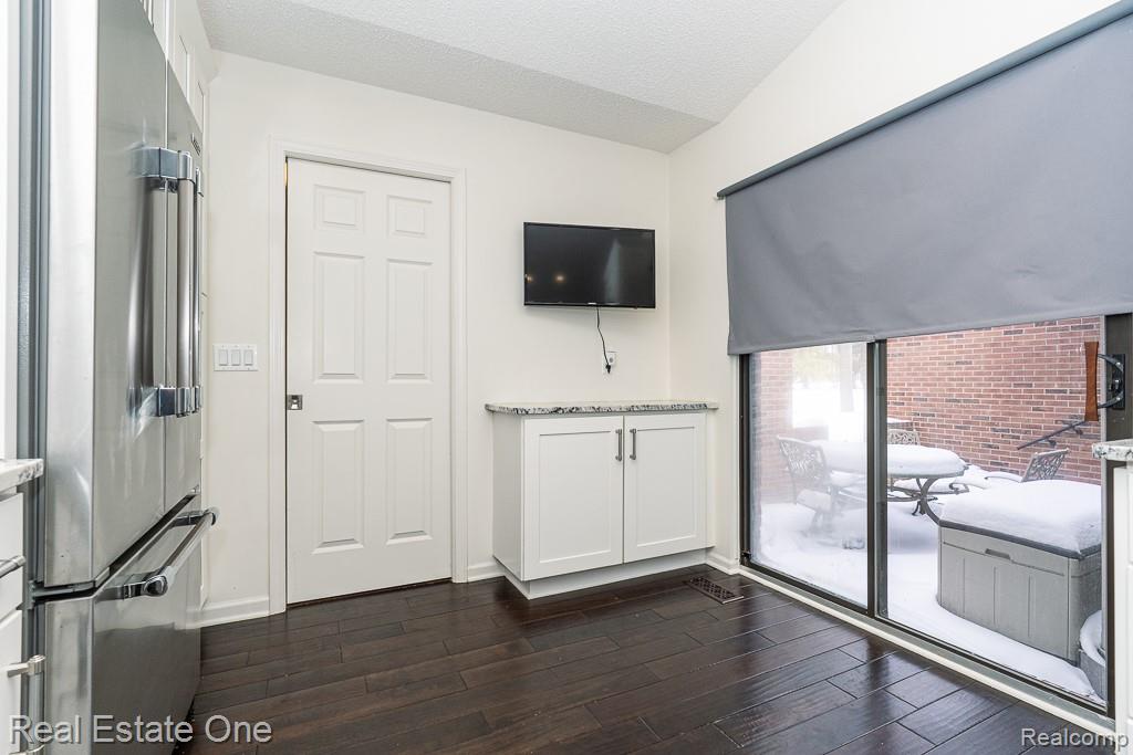 7086 Danbrooke Court, West Bloomfield, MI — Photo 19