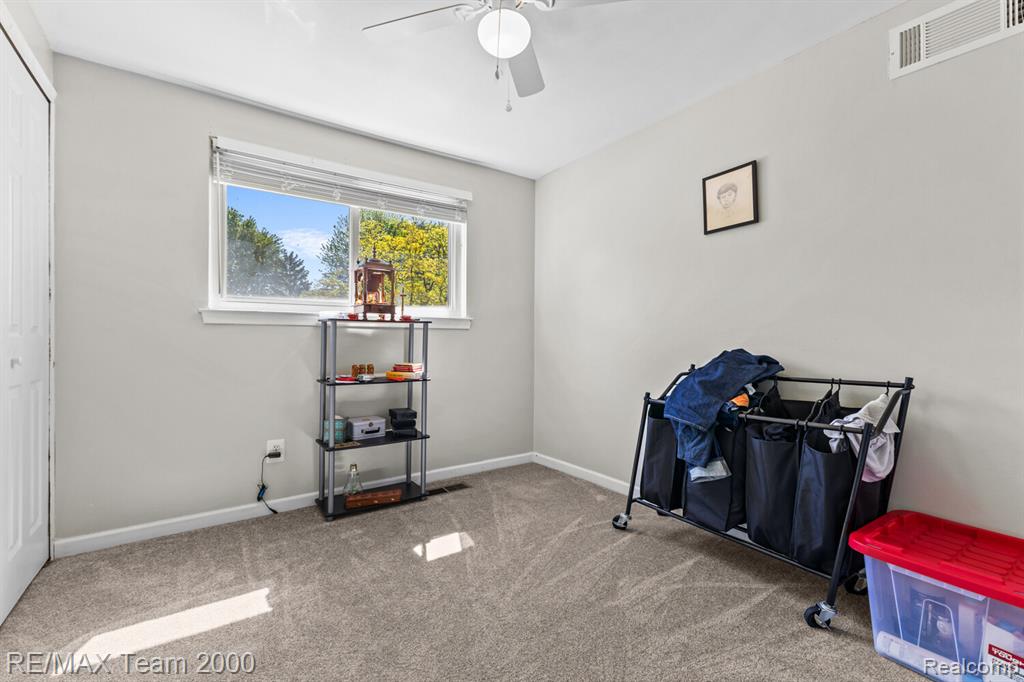 7485 Pointe Drive, Canton, MI 48187 — Photo 23