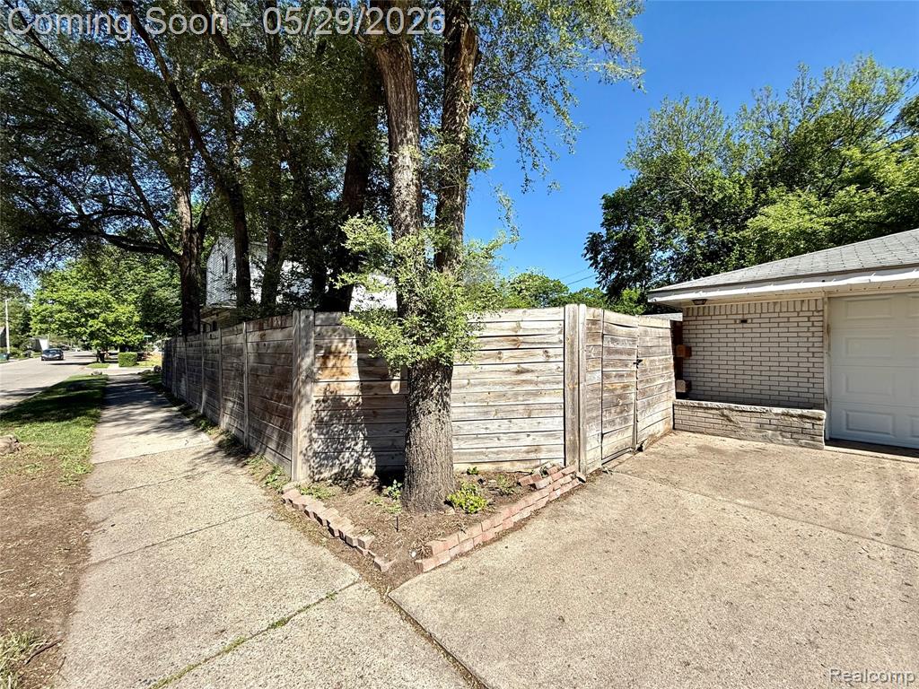 23400 Seneca Street, Oak Park, MI 48237 — Photo 8