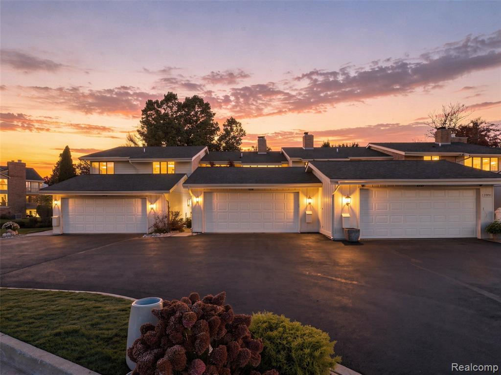 7383 Creek View Court, West Bloomfield, MI