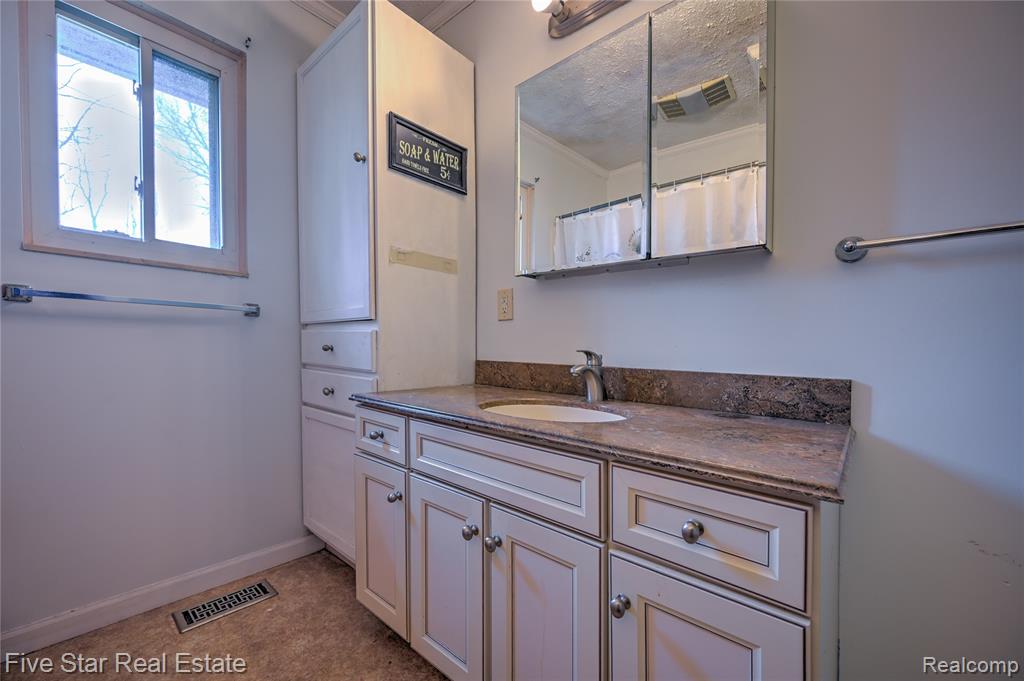 12335 Big Lake Road, Davisburg, MI 48350 — Photo 28