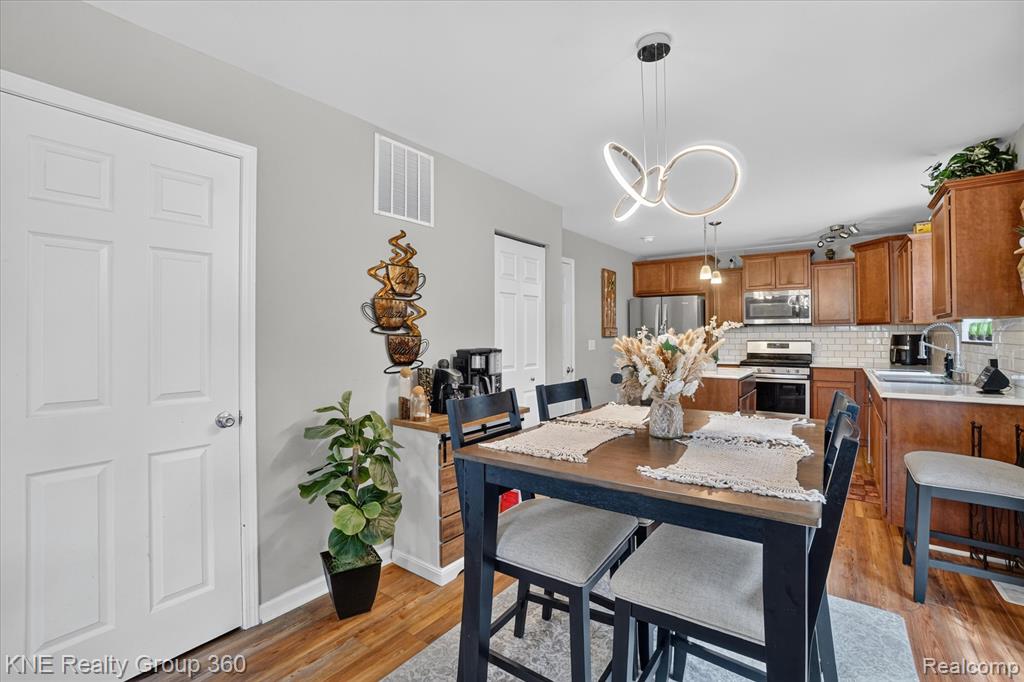 7067 Glenmeadow Court, Grand Blanc, MI 48439 — Photo 16