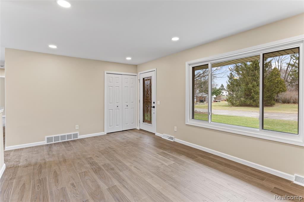 3745 Capitol Way, Highland, MI 48356 — Photo 7