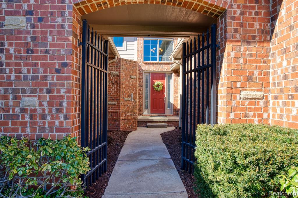 10725 WATERFALL, South Lyon, MI 48178 — Photo 3