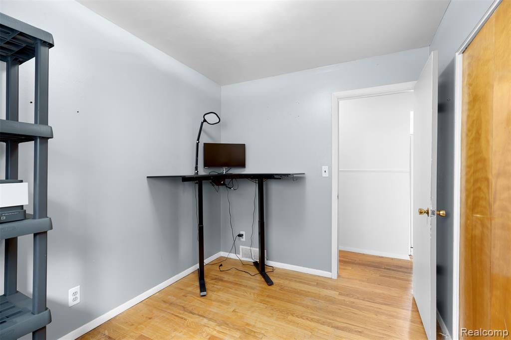6428 Cloverton Drive, Waterford, MI 48329 — Photo 16