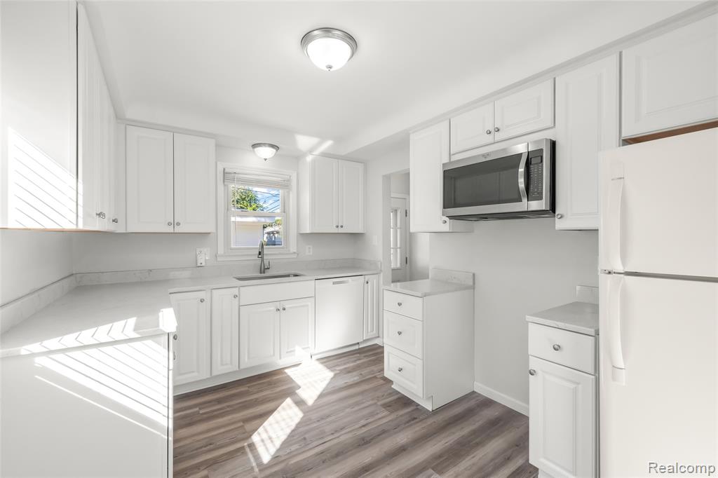 6727 Hawthorne Street, Garden City, MI — Photo 8