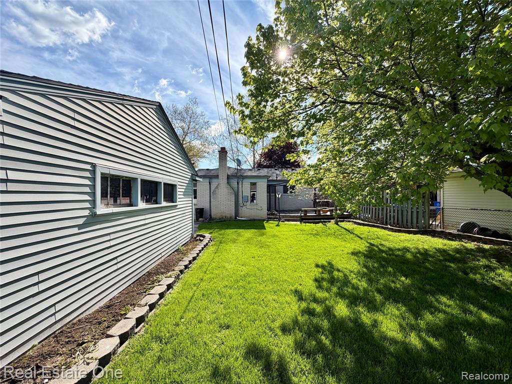 6251 N Charlesworth Street, Dearborn Heights, MI 48127 — Photo 33